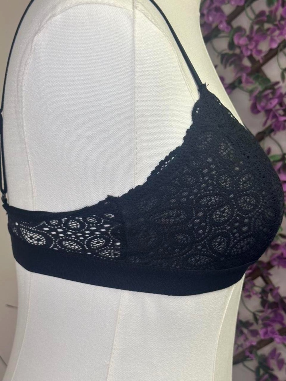 6 Black Lace Bralette - Women Intimates Size XS - Picture 4 of 7
